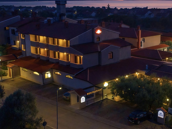 Bez fotografije